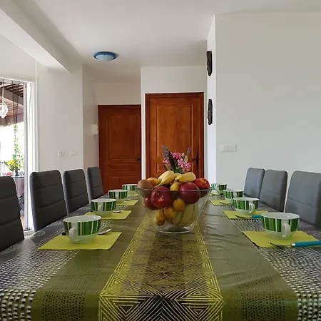 Views Pool & Nature Vila Courry