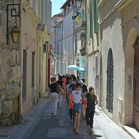 Views Pool & Nature Courry