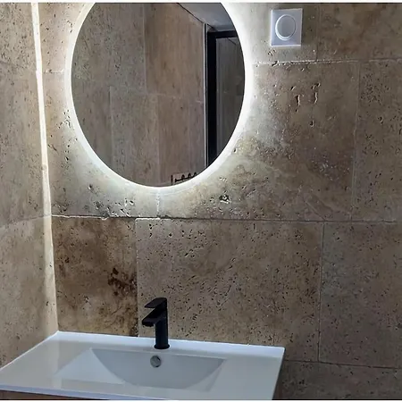 Views Pool & Nature * Courry