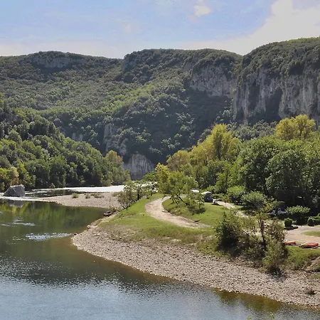 Views Pool & Nature Courry