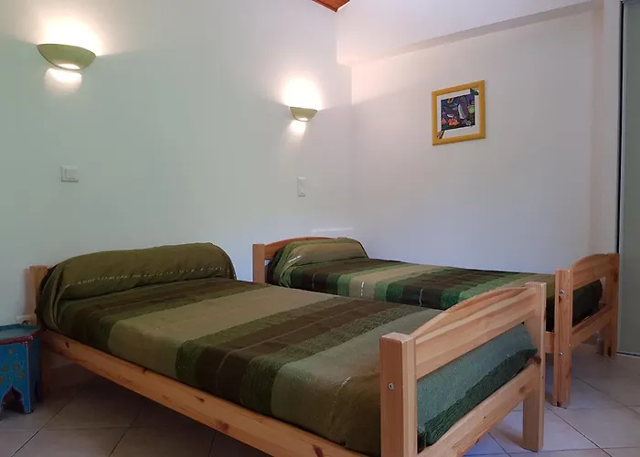 Views Pool & Nature Courry