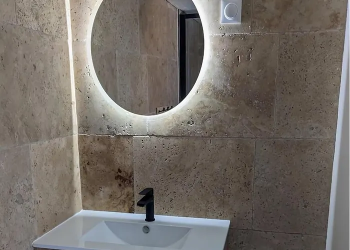 Views Pool & Nature * Courry