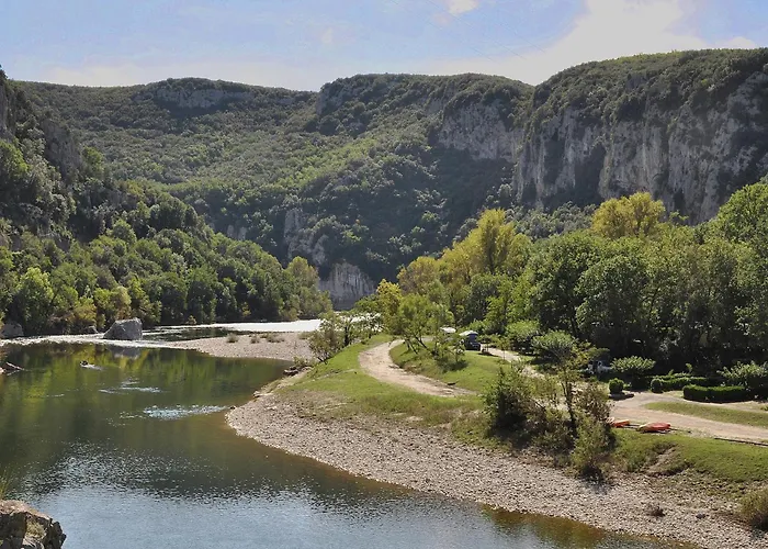 Views Pool & Nature Courry