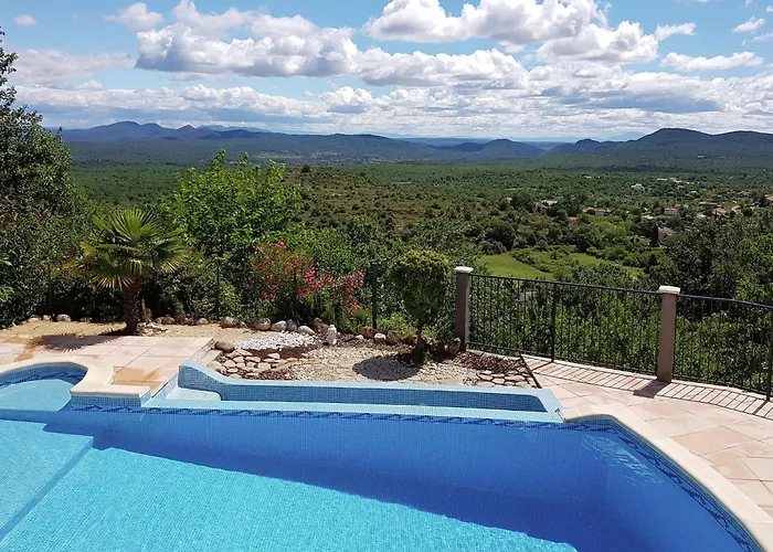 Views Pool & Nature Villa Courry